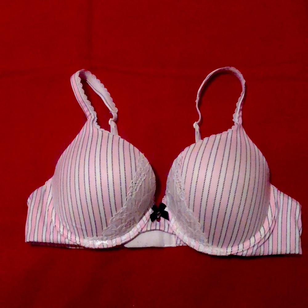 Victoria’s Secret Body by Victoria Bra 36B